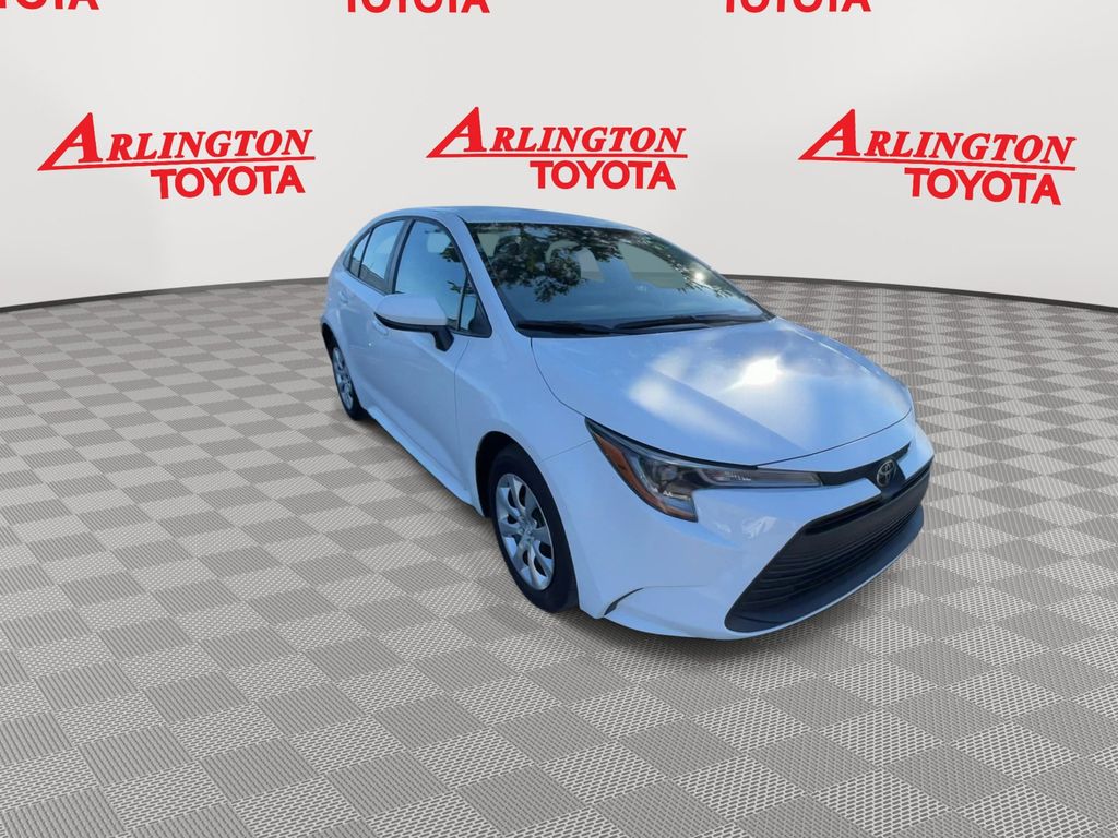 Used 2025 Toyota Corolla LE with VIN 5YFB4MDE2SP233400 for sale in Kansas City