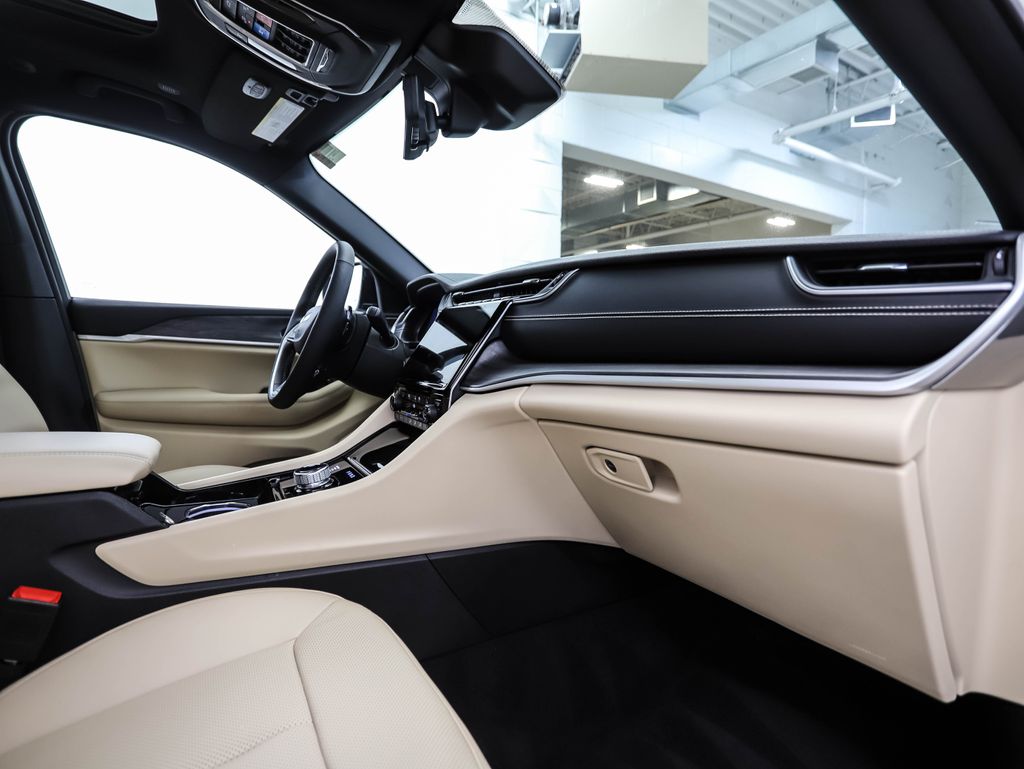 2023 Jeep Grand Cherokee L Limited Edition 30