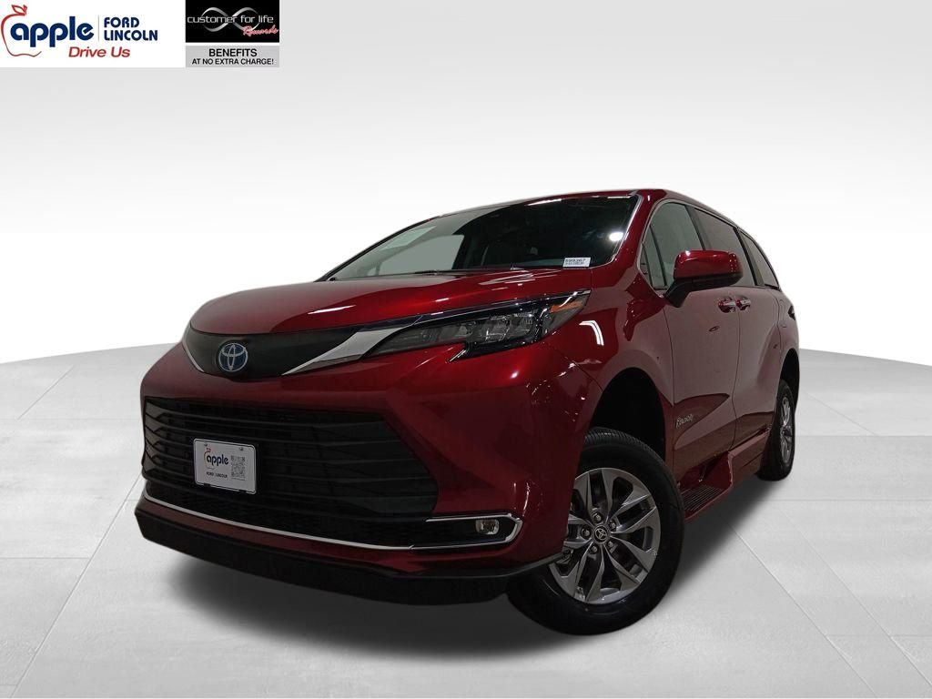 2024 Toyota Sienna XLE