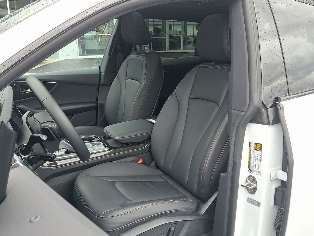 Thumbnail: 2025 Audi Q8 - 13