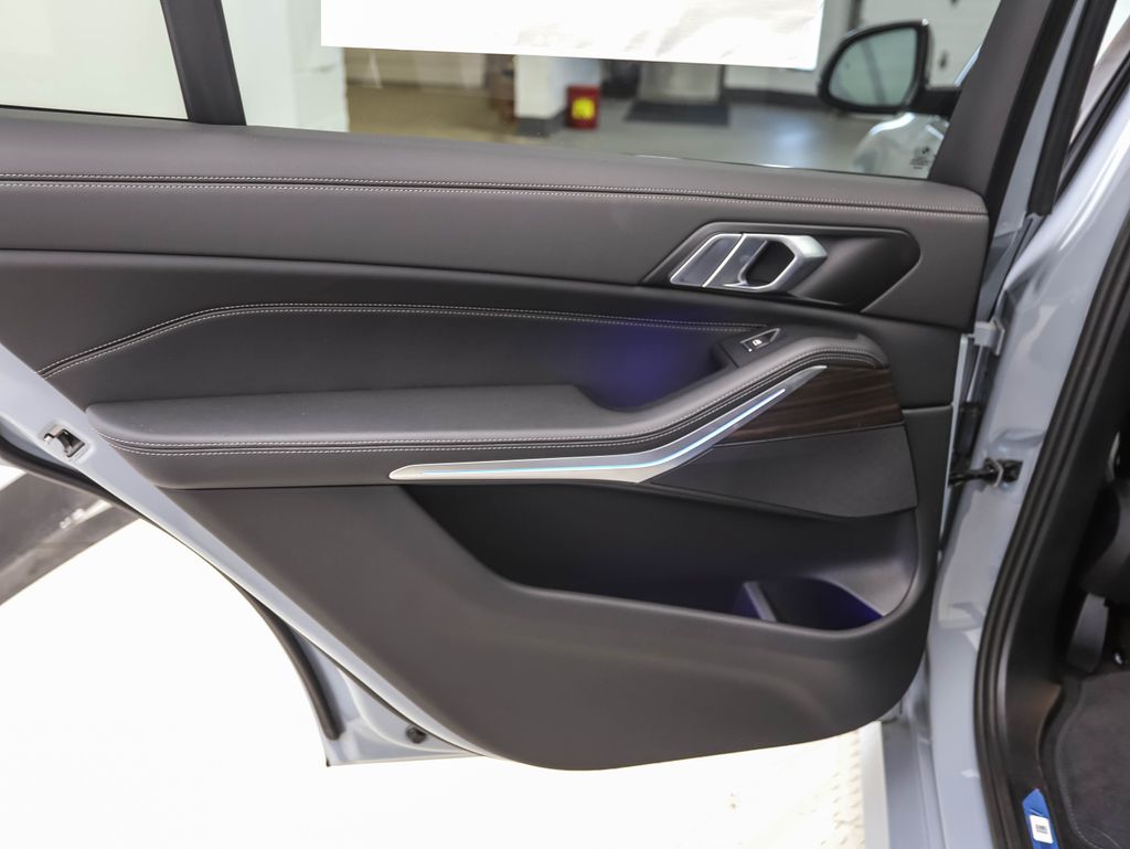 Thumbnail: 2026 BMW X7 - 19