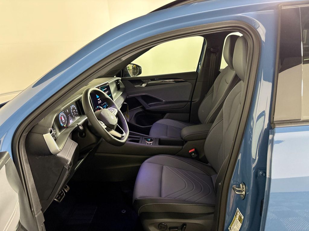 2025 Volkswagen Tiguan 2.0T SE R-Line Black