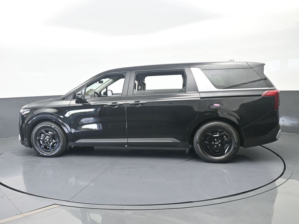 Used 2025 Aurora Black Pearl Kia LXS image 3