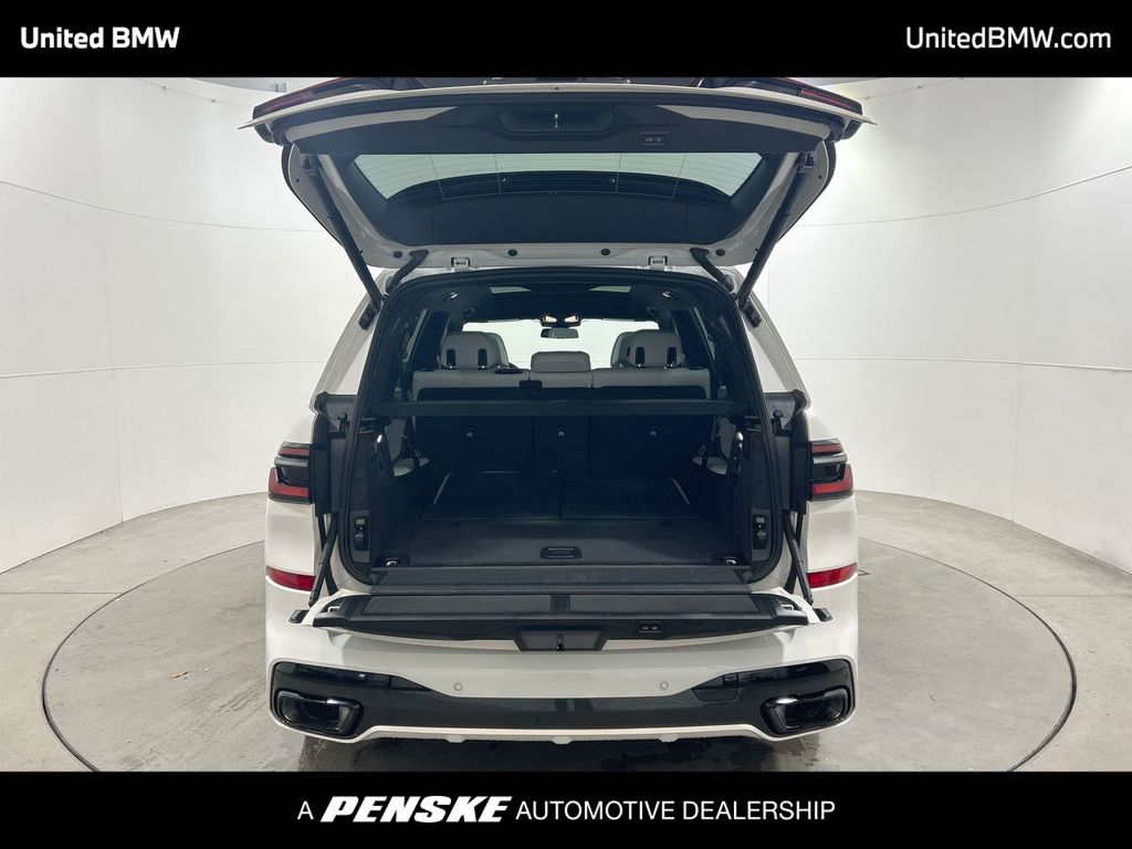 Thumbnail: 2026 BMW X7 - 23