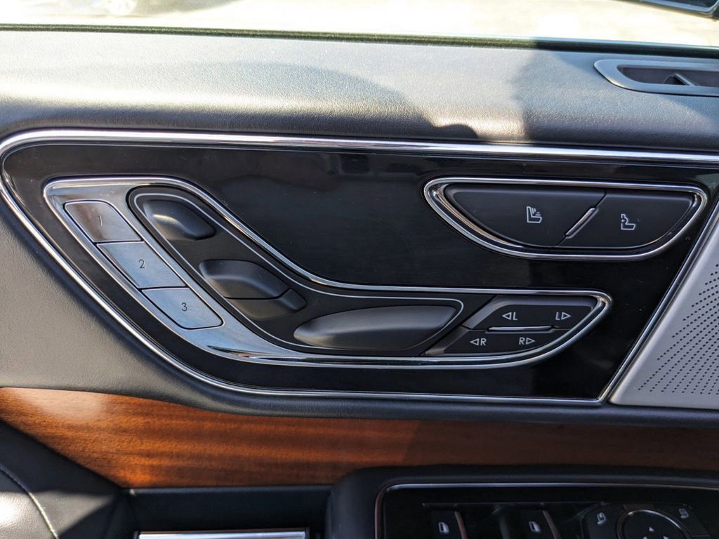2022 Lincoln Navigator Black Label