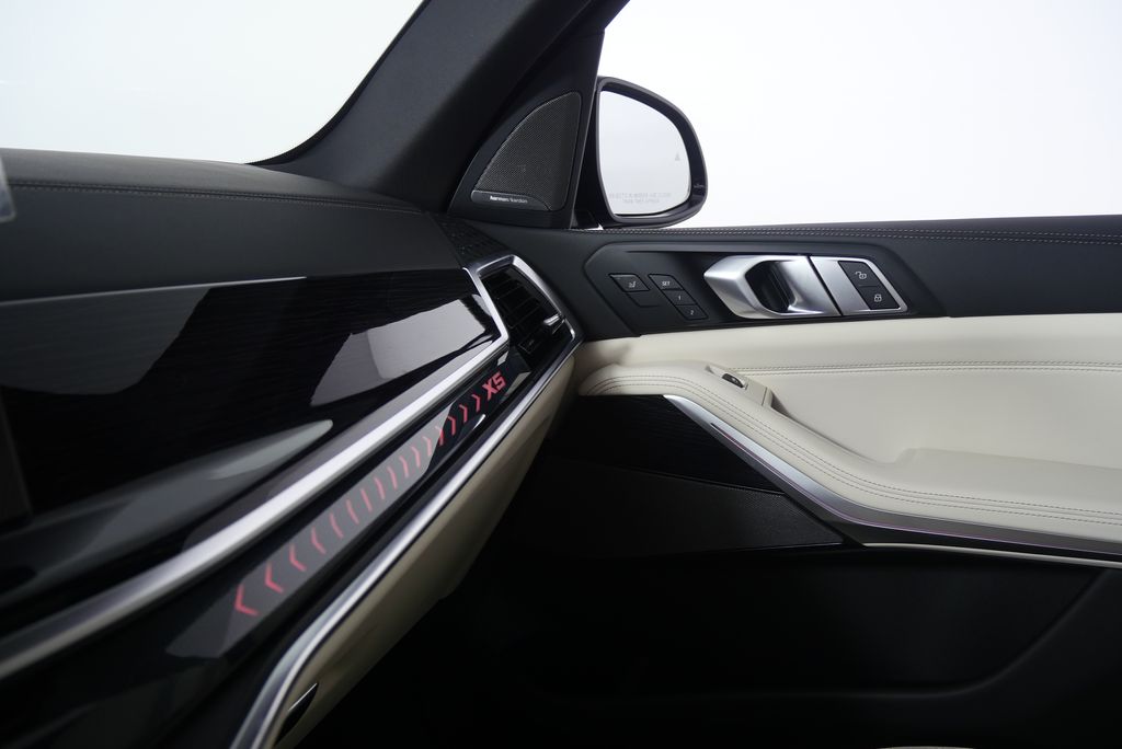 Thumbnail: 2026 BMW X5 - 25