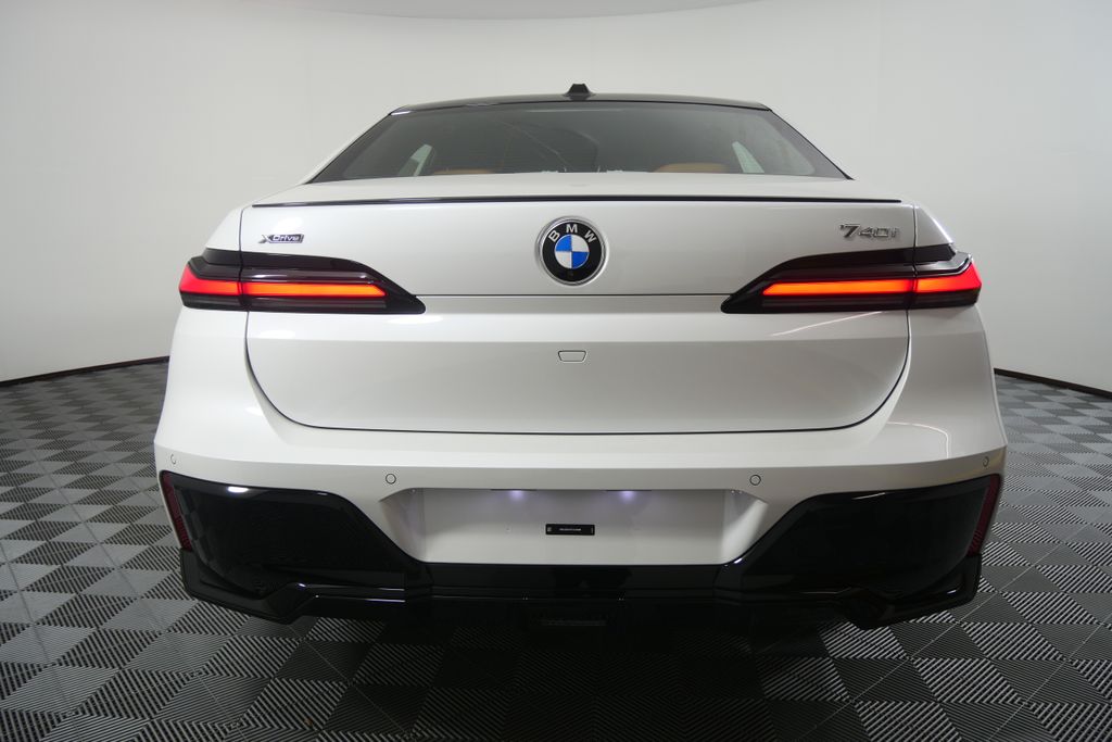 Thumbnail: 2026 BMW 7 Series - 4