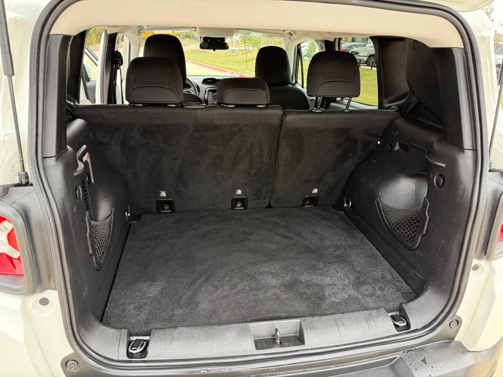 Thumbnail: 2019 Jeep Renegade - 25