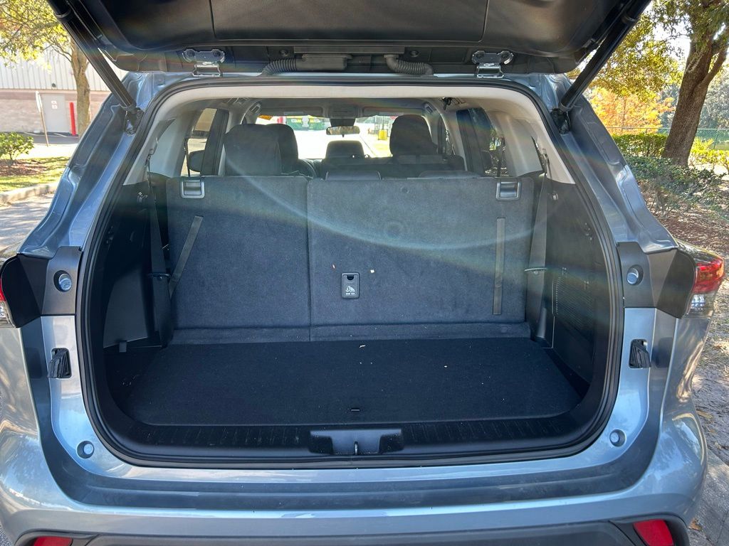 Thumbnail: 2023 Toyota Highlander - 10