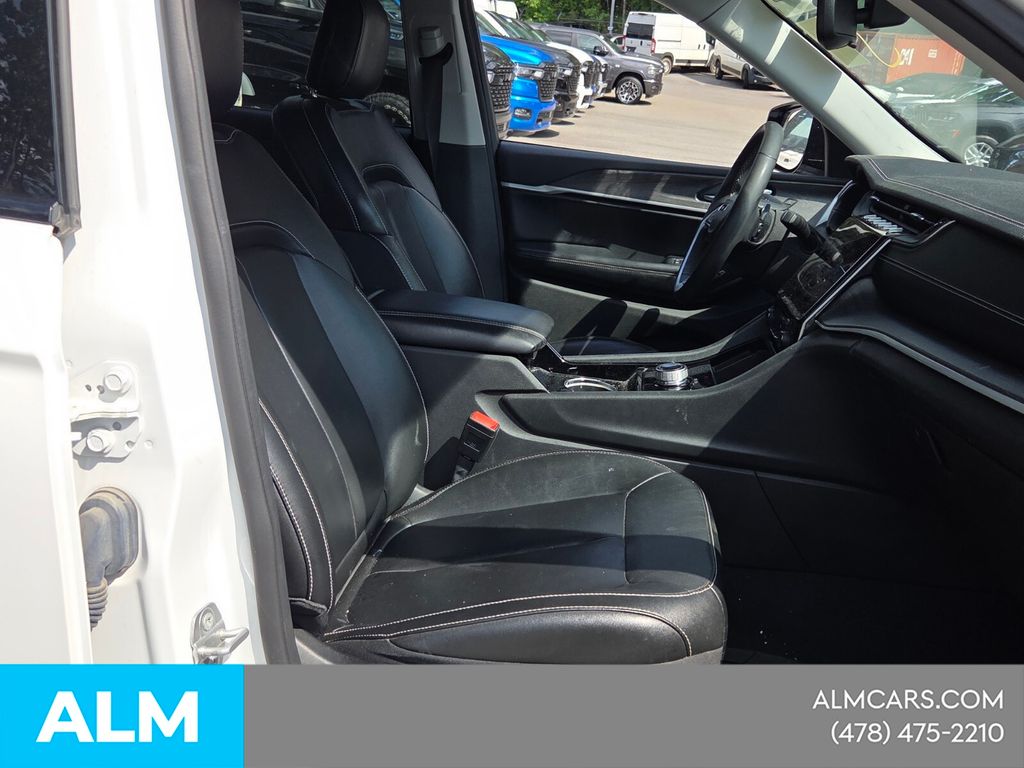 Used 2023 White/off-white Jeep Limited image 17