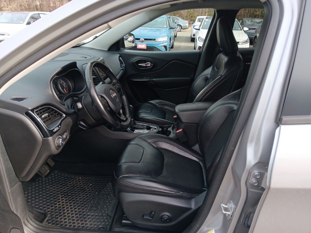 2020 Jeep Cherokee Altitude 9