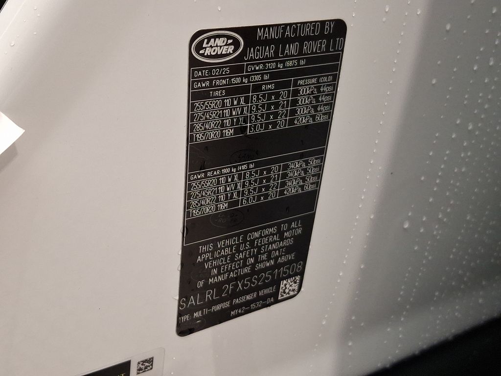 Thumbnail: 2025 Land Rover Discovery - 18