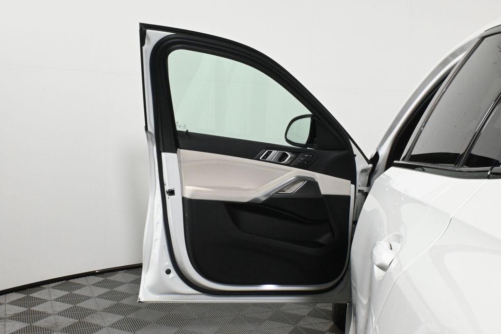 Thumbnail: 2023 BMW X6 - 29