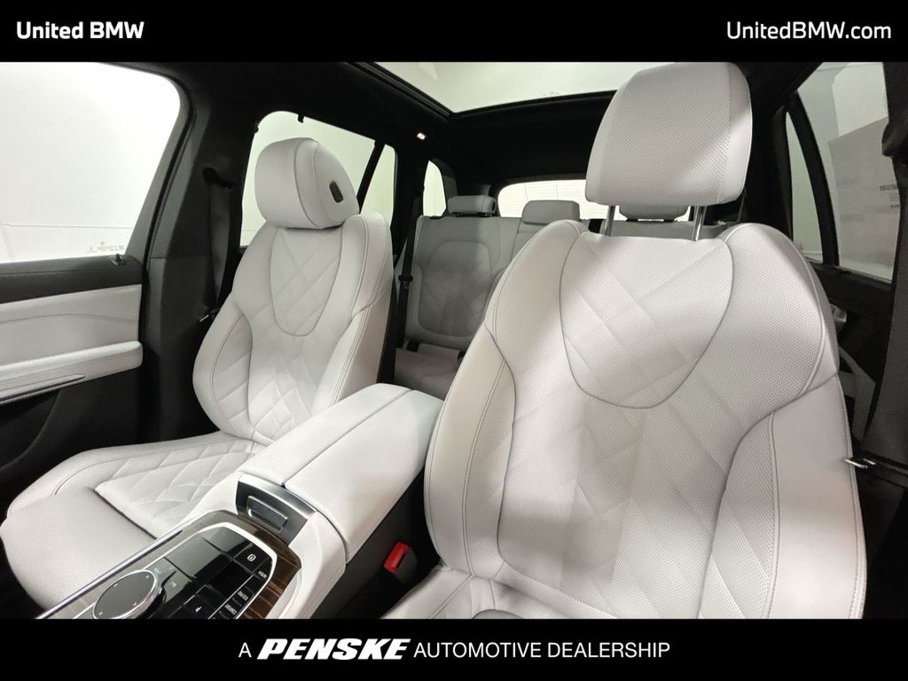 Thumbnail: 2026 BMW X5 - 13