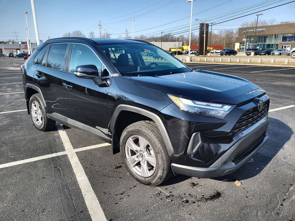 2022 Toyota RAV4 XLE 2