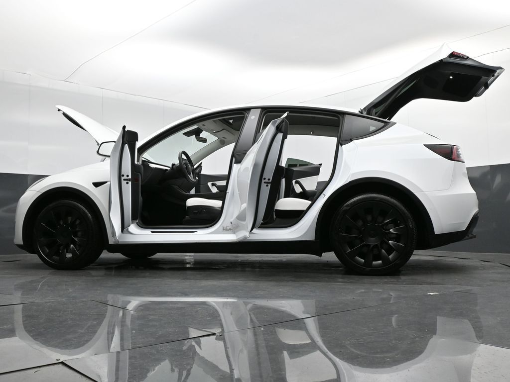 2022 Tesla Model Y Long Range Dual Motor All-Wheel Drive