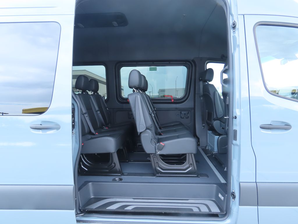 Thumbnail: 2025 Mercedes-Benz Sprinter - 25
