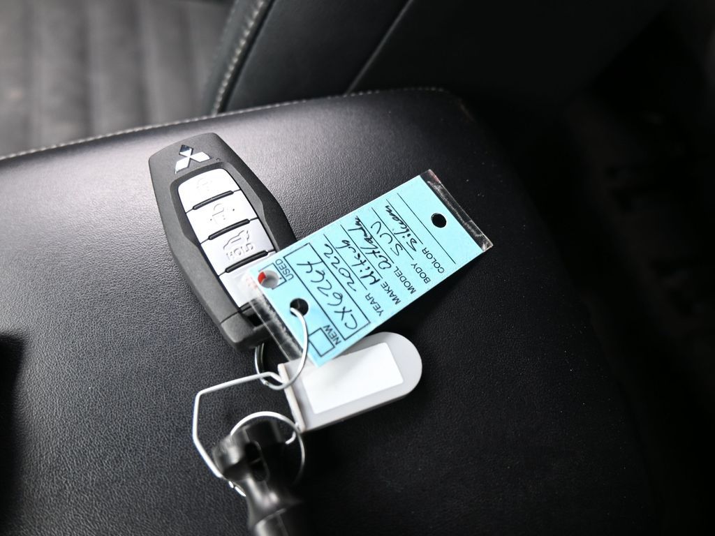 Used 2022 Silver Mitsubishi SE image 39