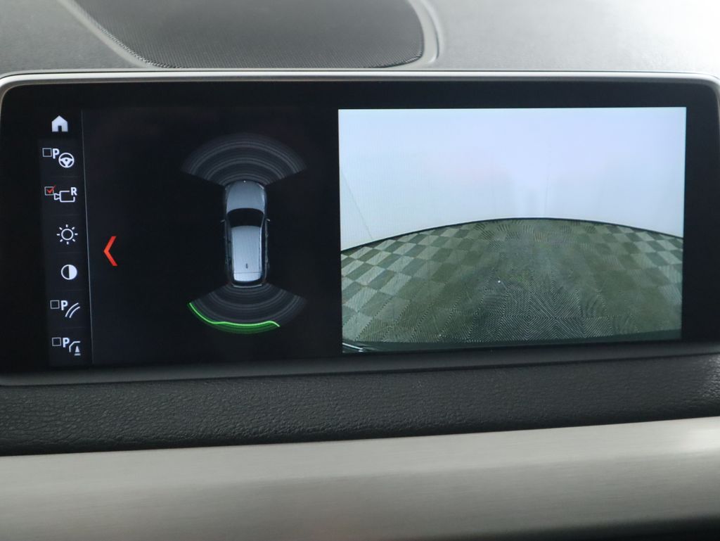 Thumbnail: 2018 BMW X5 - 16