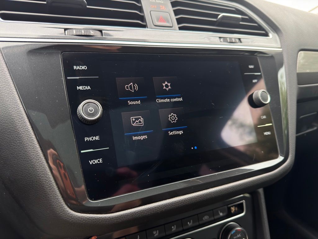 Thumbnail: 2019 Volkswagen Tiguan - 32