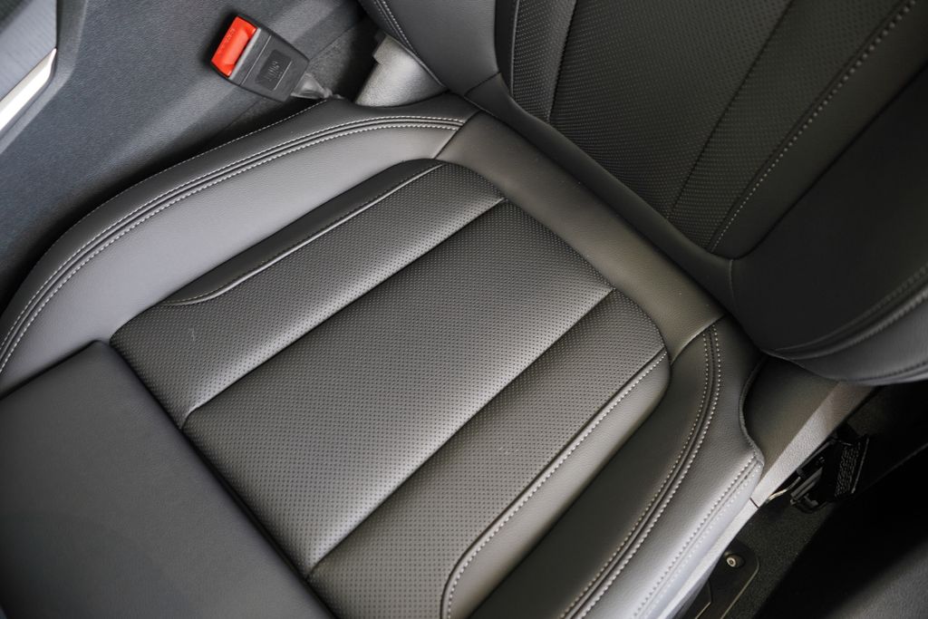 Thumbnail: 2026 BMW 3 Series - 12