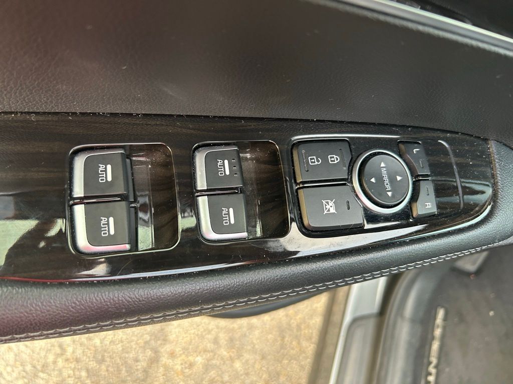 Thumbnail: 2020 Kia Sorento - 16