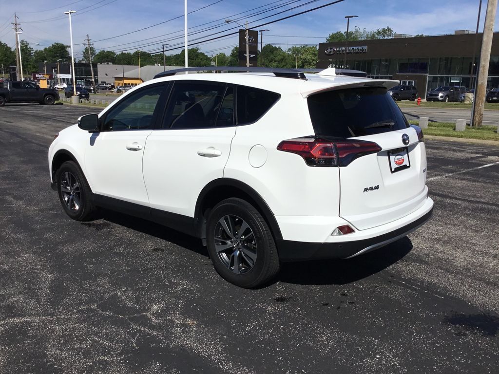 Thumbnail: 2018 Toyota RAV4 - 3