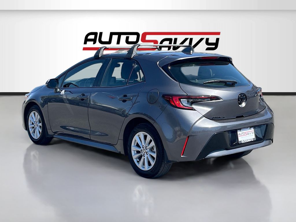 Used 2025 Gray Toyota SE image 5