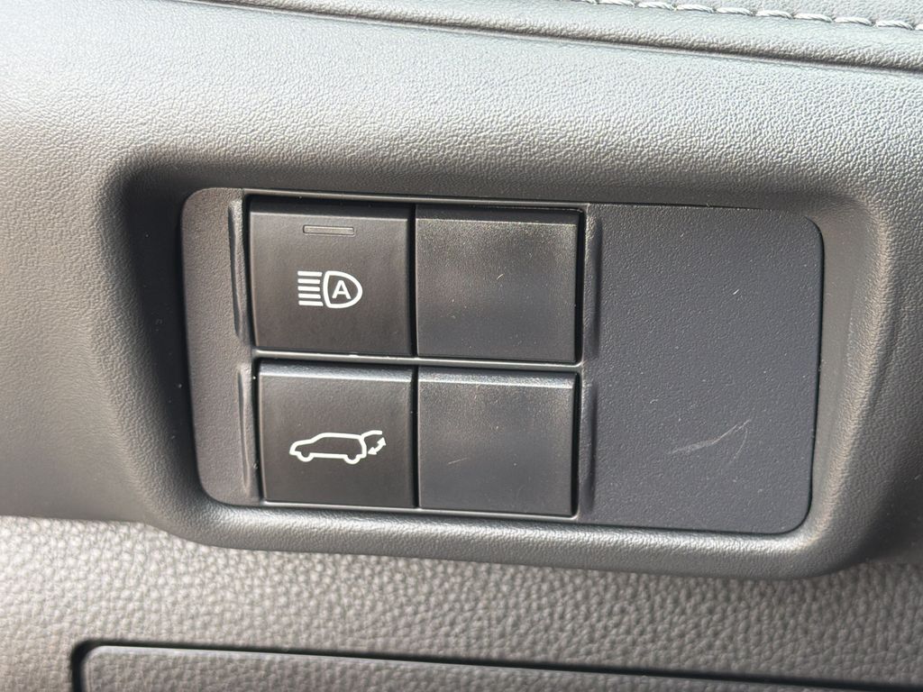 Used 2021 Toyota Highlander Hybrid SUV