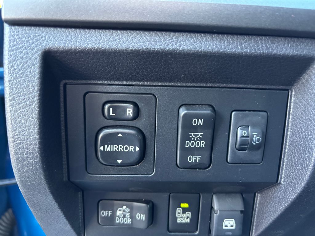 Thumbnail: 2016 Toyota Tundra - 10