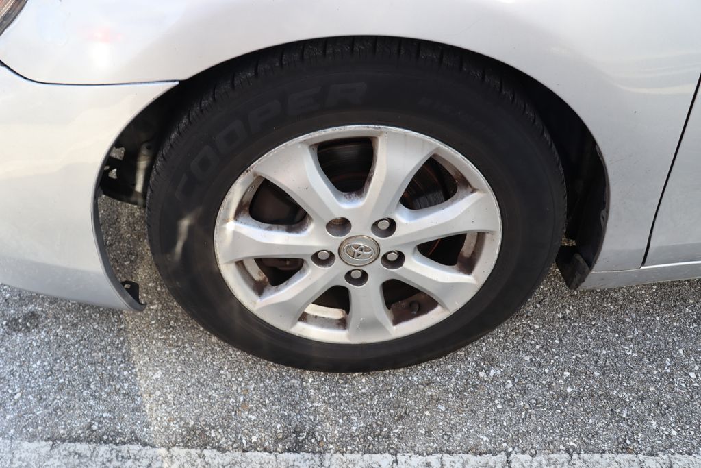 2011 Toyota Camry LE 4