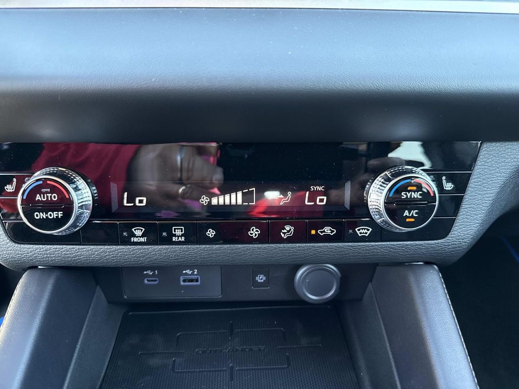 2025 Mitsubishi Outlander Plug-in Hybrid SE - Photo 29