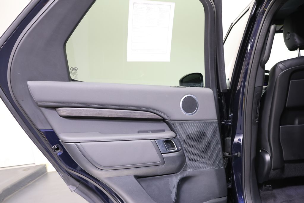 Thumbnail: 2020 Land Rover Discovery - 31