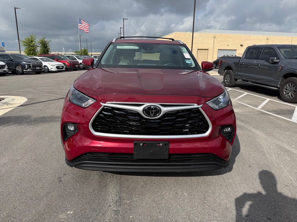 Thumbnail: 2023 Toyota Highlander - 2