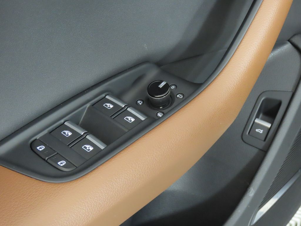 Thumbnail: 2022 Audi Q8 - 30