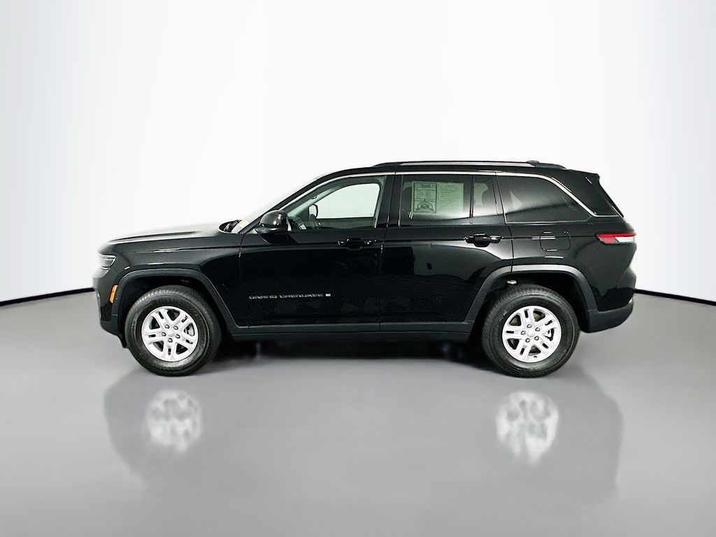 Used 2023 Black Jeep Laredo image 4