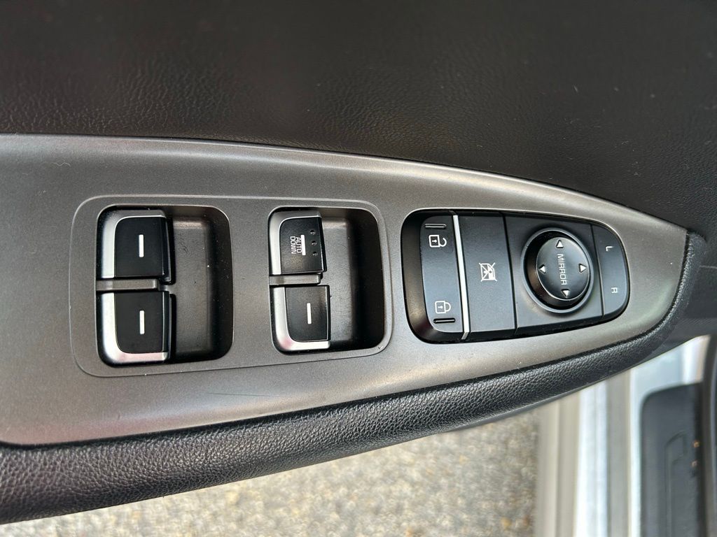 Thumbnail: 2020 Kia Optima - 16