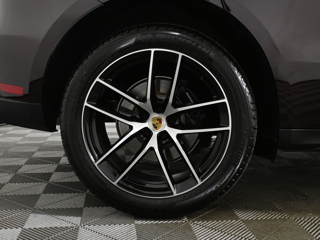 Thumbnail: 2025 Porsche Macan - 12