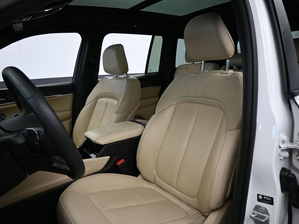 Used 2023 Bright White Clearcoat Jeep Limited image 10