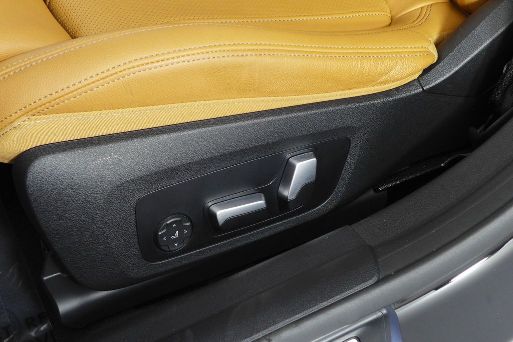 Thumbnail: 2023 BMW i4 - 23