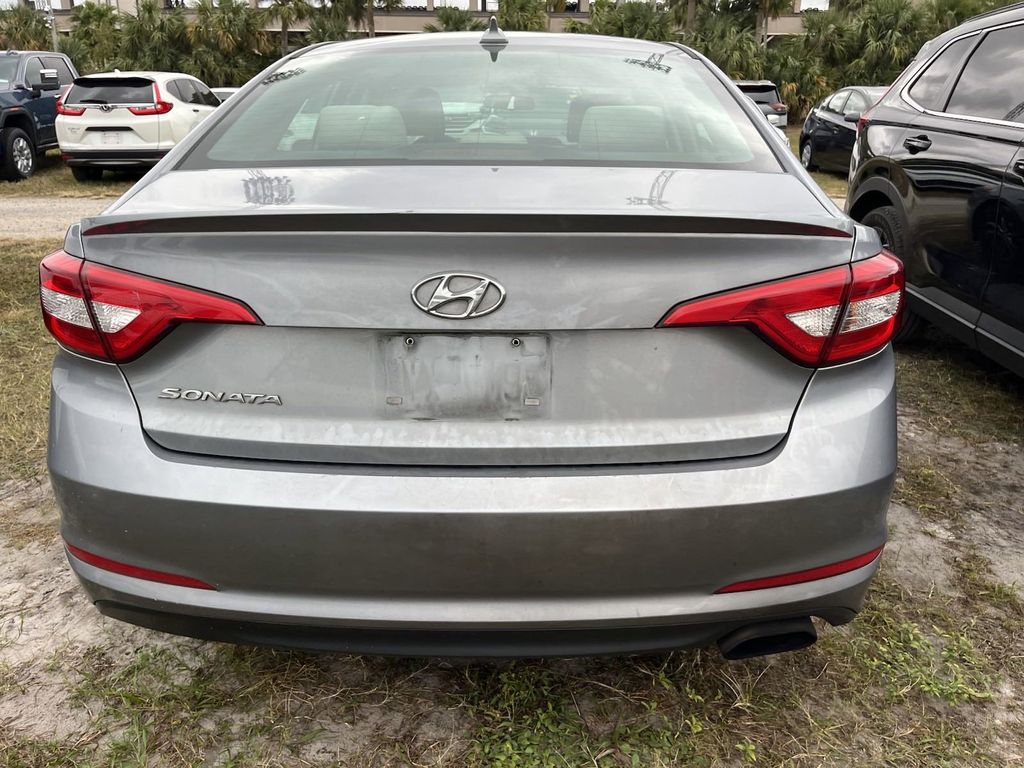 2017 Hyundai Sonata Base 4