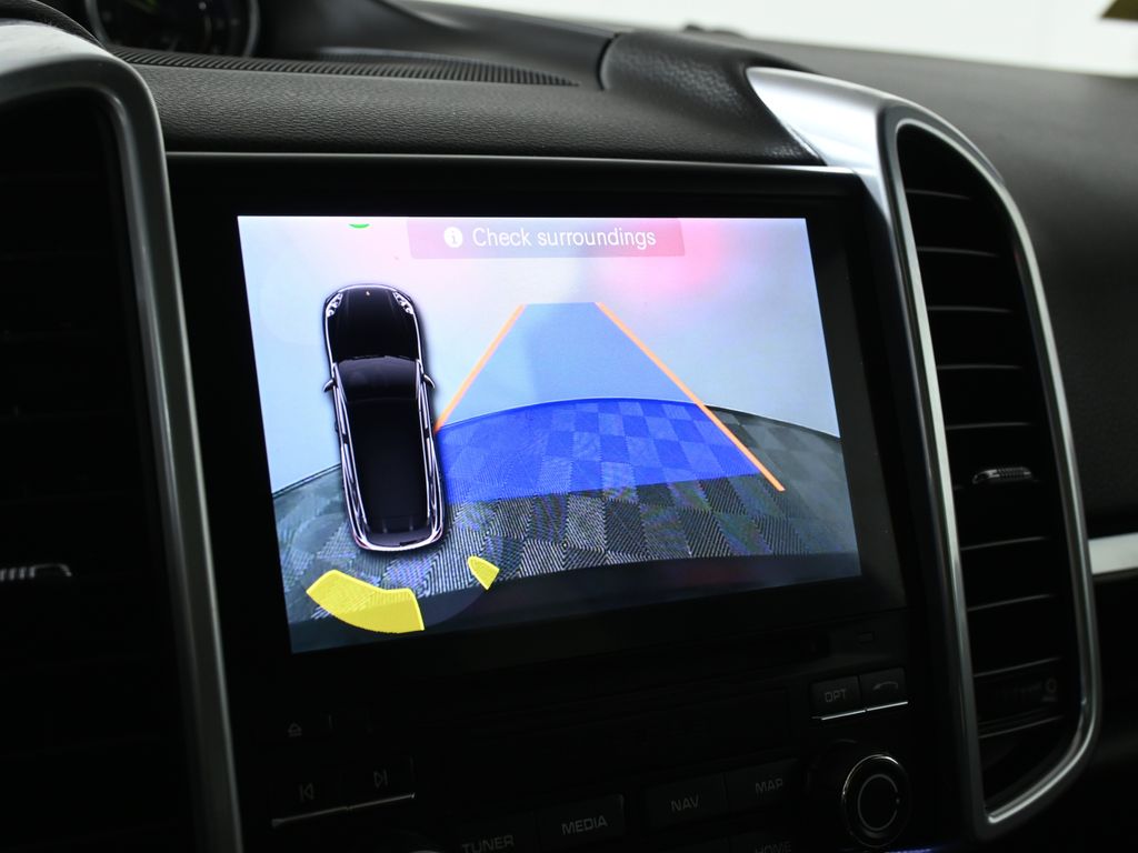 Thumbnail: 2017 Porsche Cayenne - 28