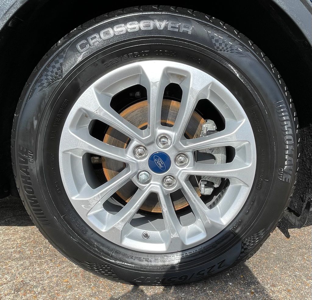 2020 Ford Escape SE Green at DeMontrond Ford