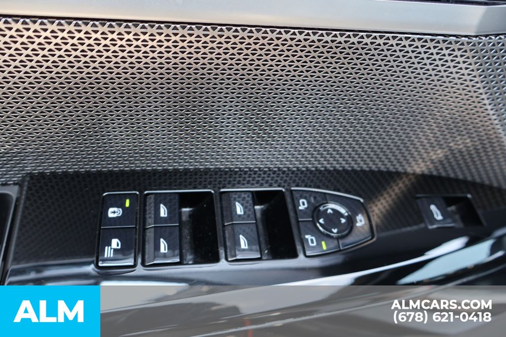 Used 2023 Black BMW xDrive60 image 15