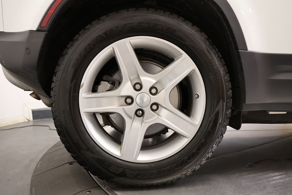 Thumbnail: 2020 Land Rover Defender - 11