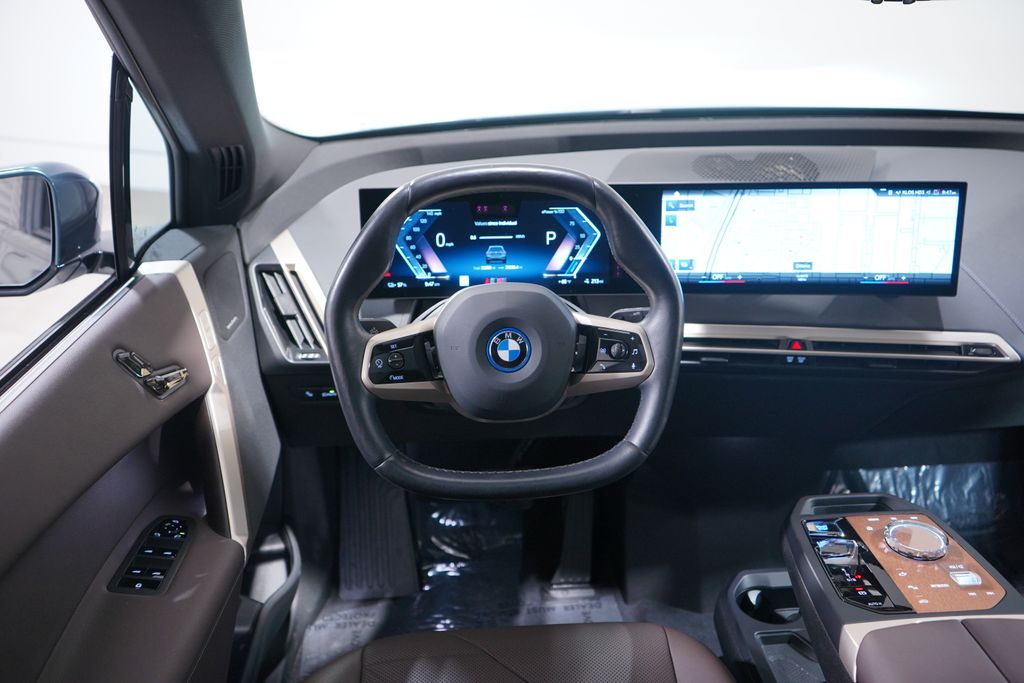 Thumbnail: 2023 BMW iX - 11