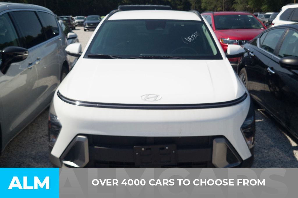 Used 2025 White Hyundai SEL image 2