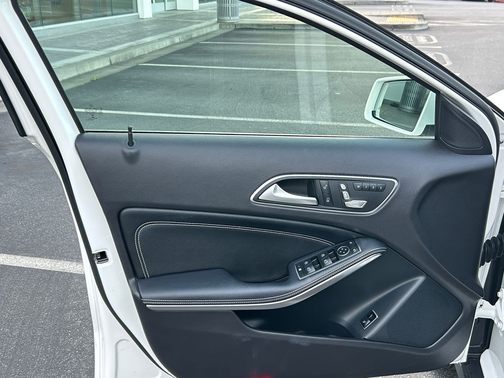 Thumbnail: 2020 Mercedes-Benz GLA - 11