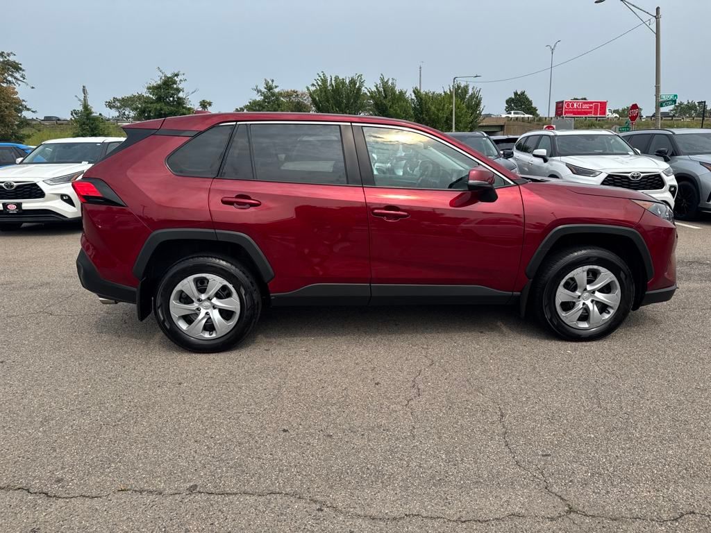 2022 Toyota RAV4 LE photo 12