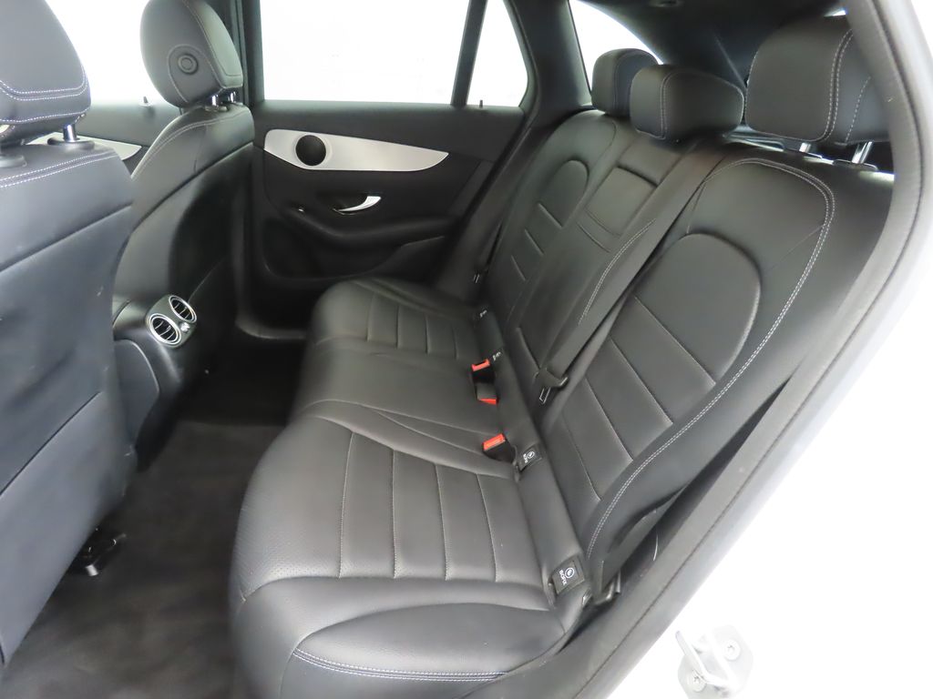 2021 Mercedes-Benz GLC 300 21